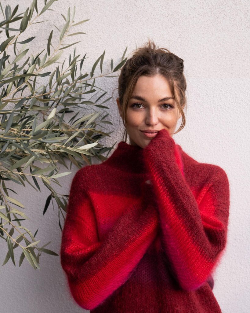 Lili Simmons Age, Career, Height, Boyfriend & Net Worth 2025