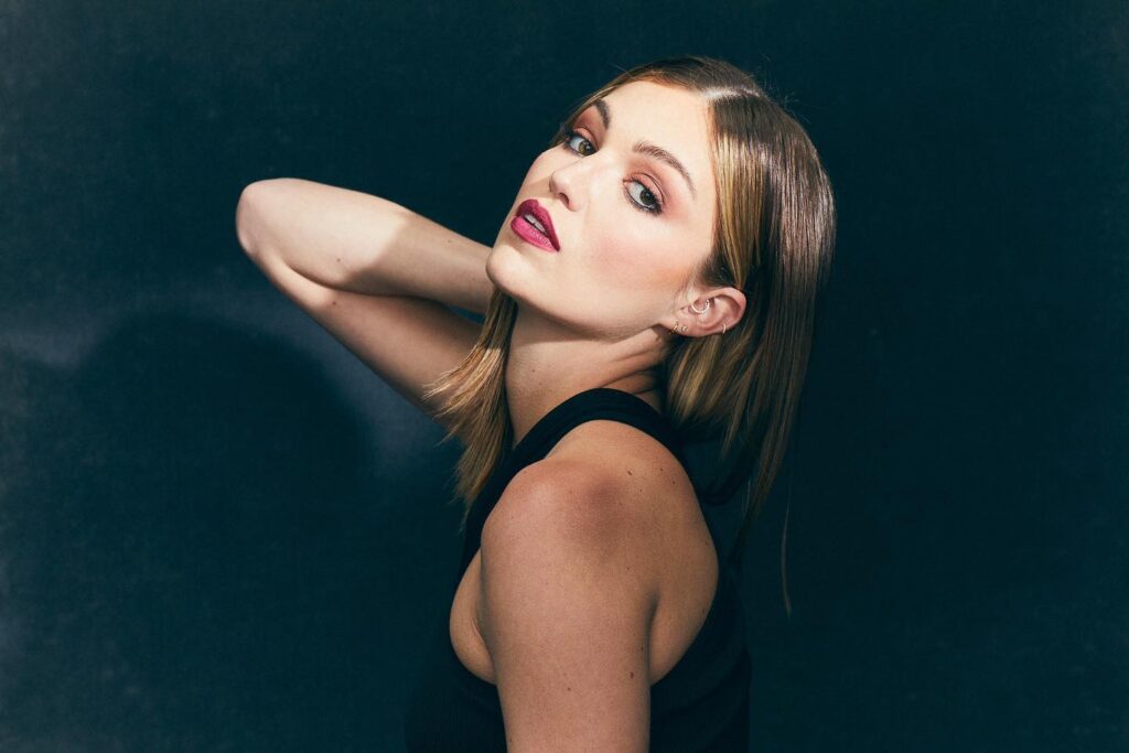 Lili Simmons Age, Career, Height, Boyfriend & Net Worth 2025